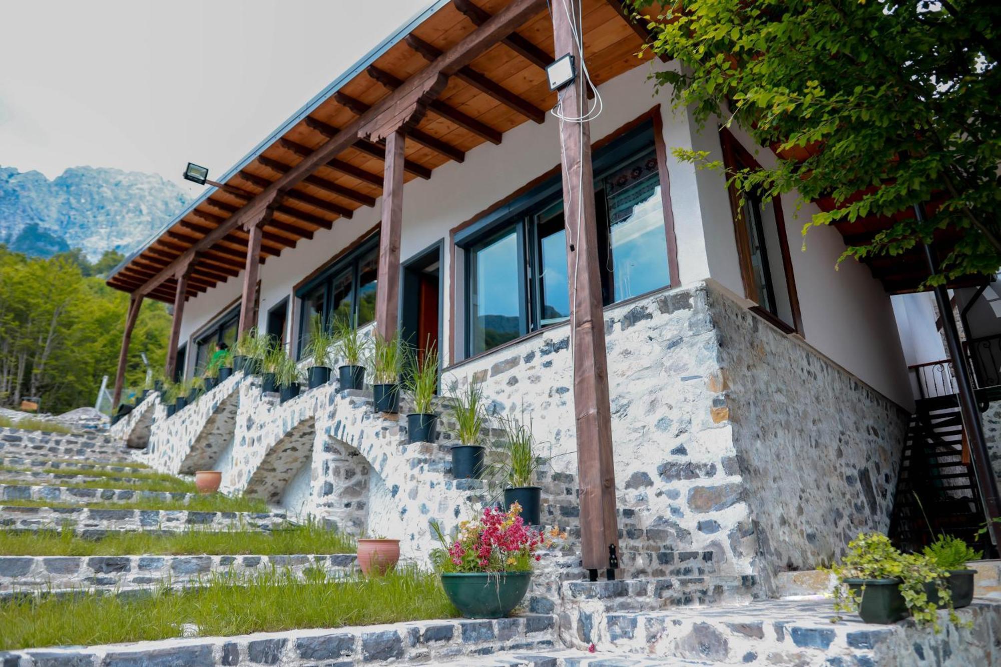 Hotel Thethi Exterior photo